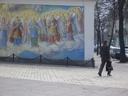 Таня идёт около Михайловского собора